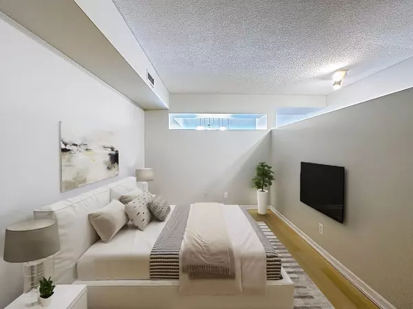 Toronto C01, ON M5V 3P1,388 Richmond ST W #419