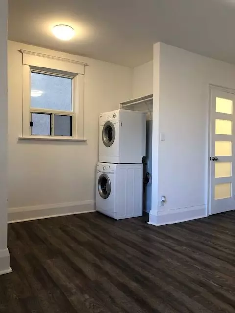 Toronto C02, ON M6E 3H3,734 St Clair AVE W #1