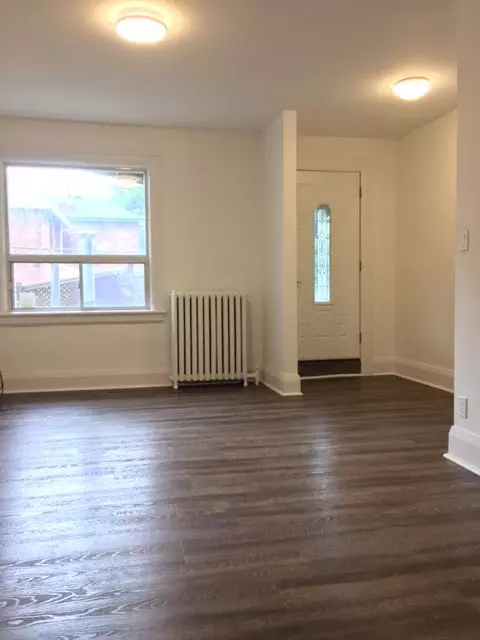 Toronto C02, ON M6E 3H3,734 St Clair AVE W #1