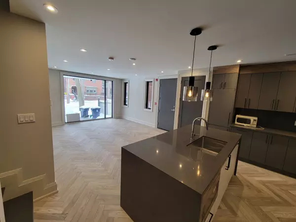 47 Madison AVE #6, Toronto C02, ON M5R 2S3