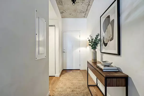 Toronto C08, ON M5A 0E9,51 Trolley CRES #719