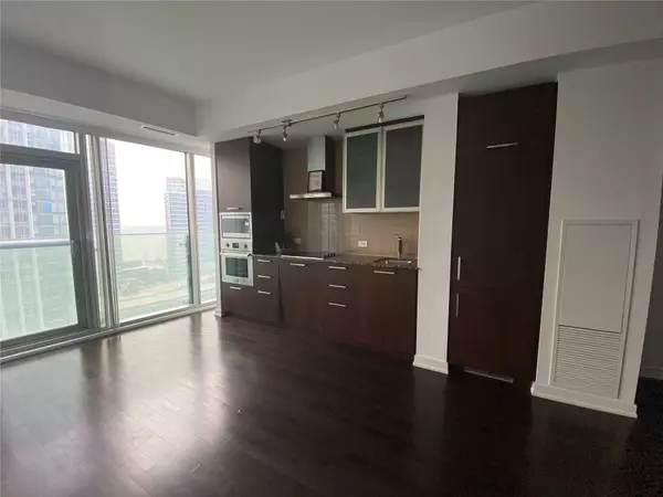 Toronto C01, ON M5J 0A9,14 York ST #1204