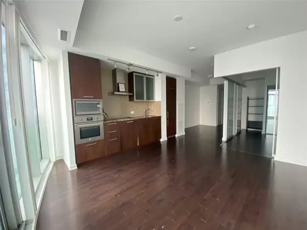 Toronto C01, ON M5J 0A9,14 York ST #1204