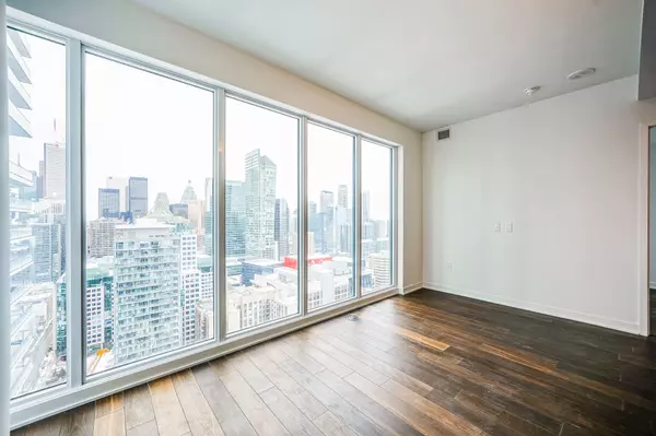 Toronto C01, ON M5V 0N4,115 Blue Jays WAY #4215