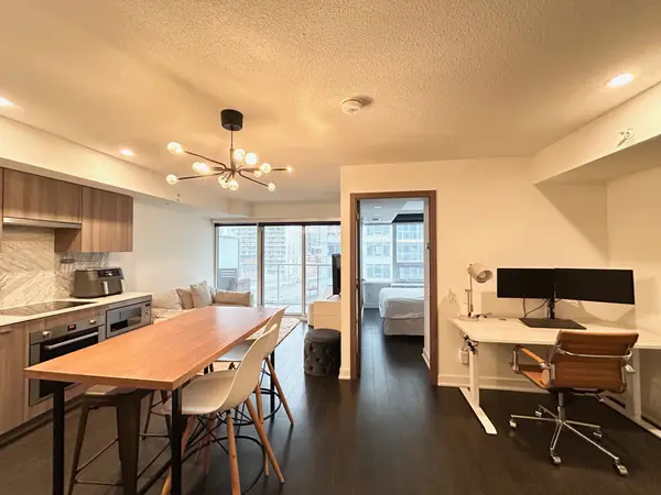 19 Bathurst ST #910, Toronto C01, ON M5V 0N2