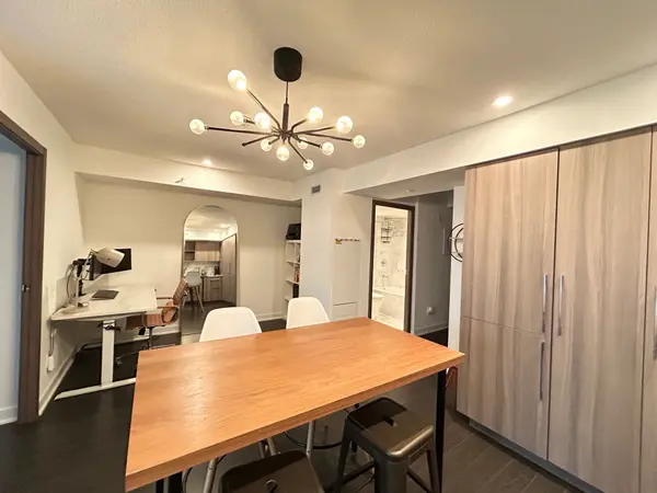 Toronto C01, ON M5V 0N2,19 Bathurst ST #910