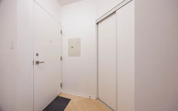 Toronto C01, ON M5J 2Y7,230 Queens Quay W #1622