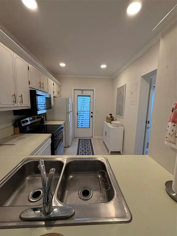 Lauderdale By The Sea, FL 33308,4117 E Bougainvilla Dr #209