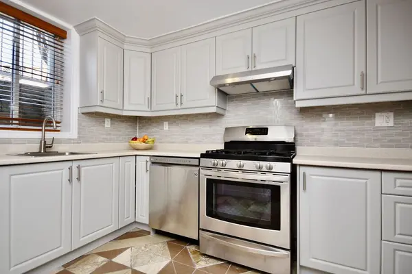 42 Mcveigh DR, Barrie, ON L4N 7E3