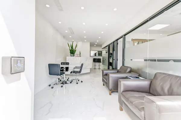 Mississauga, ON L4Y 0G4,1185 Queensway N/A E #6