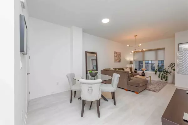 Burlington, ON L7T 0C4,1095 Cooke BLVD #30