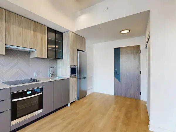 Toronto W08, ON M8Z 6C7,1037 The Queensway N/A #620