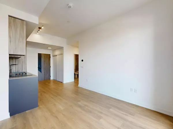 Toronto W08, ON M8Z 6C7,1037 The Queensway N/A #620