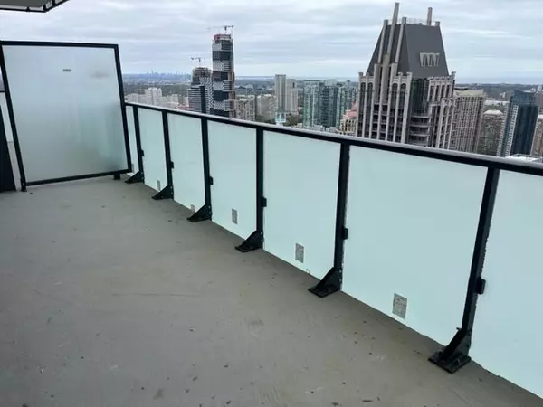 Mississauga, ON L5B 0L6,430 square one DR W #4004