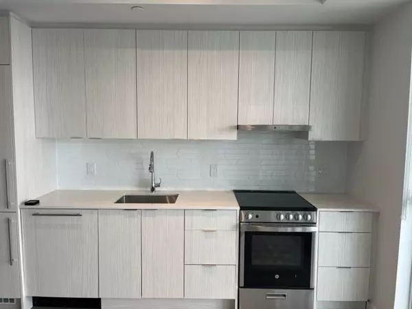 Mississauga, ON L5B 0L6,430 square one DR W #4004