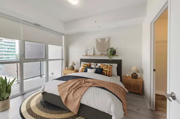 Kitchener, ON N2G 0C9,60 Charles ST W #801