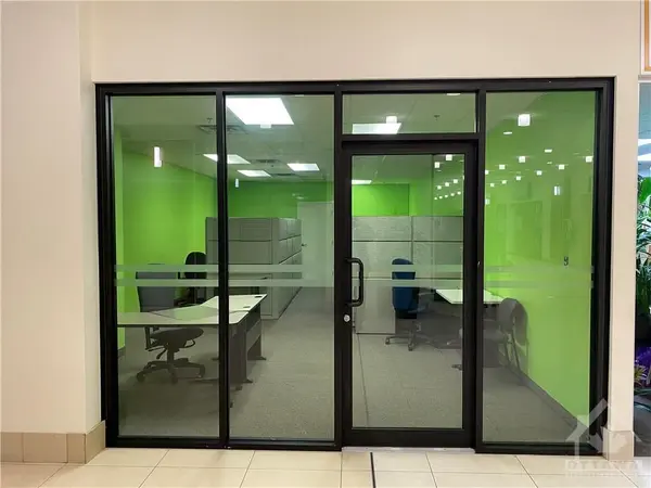 Ottawa Centre, ON K1R 7Y7,407 LAURIER AVE W #52B