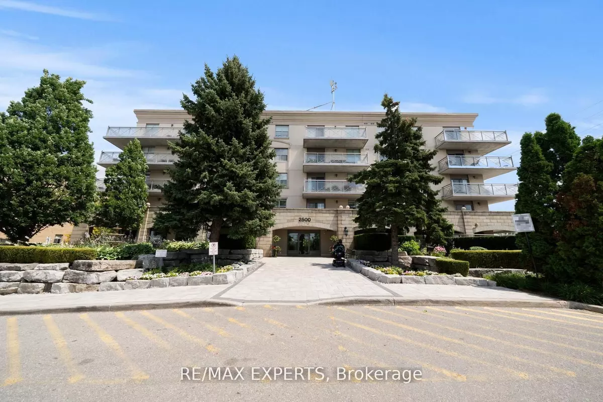 Vaughan, ON L4K 5R1,2500 Rutherford RD #213