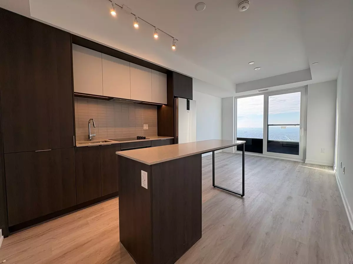 Mississauga, ON L5B 0P6,395 Square One DR #4309