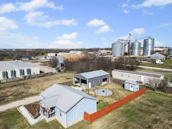 Mart, TX 76664,119 S Falls Street