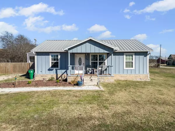 Mart, TX 76664,119 S Falls Street