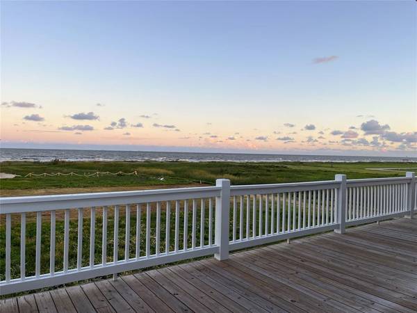 512 Caplen Shores Circle, Port Bolivar, TX 77617