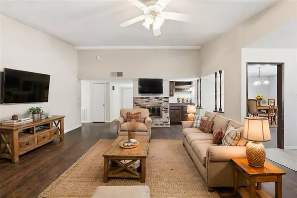 Fort Worth, TX 76112,7717 Bermejo Road #1