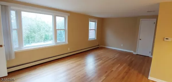 Midland Park Boro, NJ 07432,60 Bank St