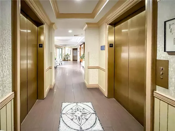 Rockaway Park, NY 11694,136 Beach 117th ST #3N