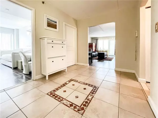 Rockaway Park, NY 11694,136 Beach 117th ST #3N