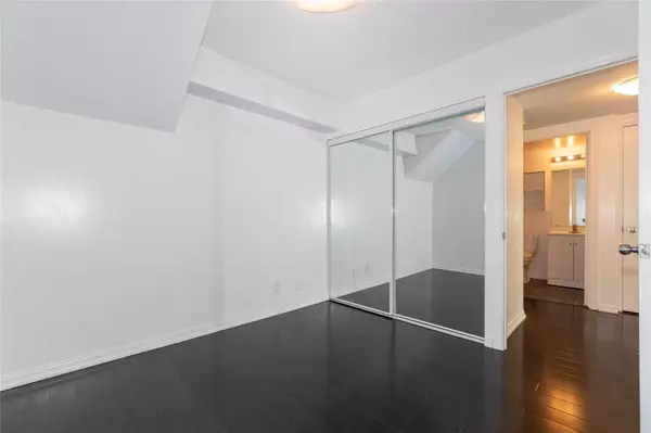 Toronto C01, ON M6J 3W9,3 Shank ST #303