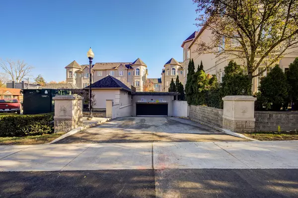 Toronto C14, ON M2N 7B9,11 Everson DR #318