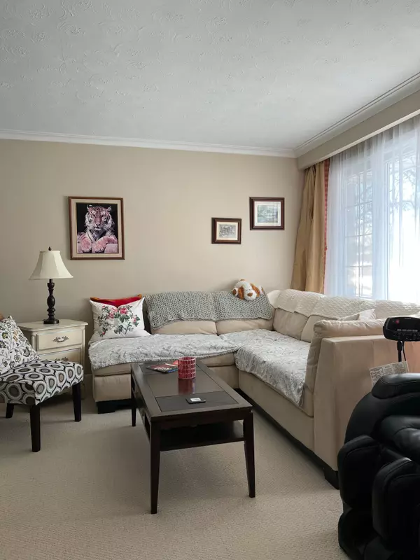 Toronto E08, ON M1K 3Y8,37 Tremelly CRES