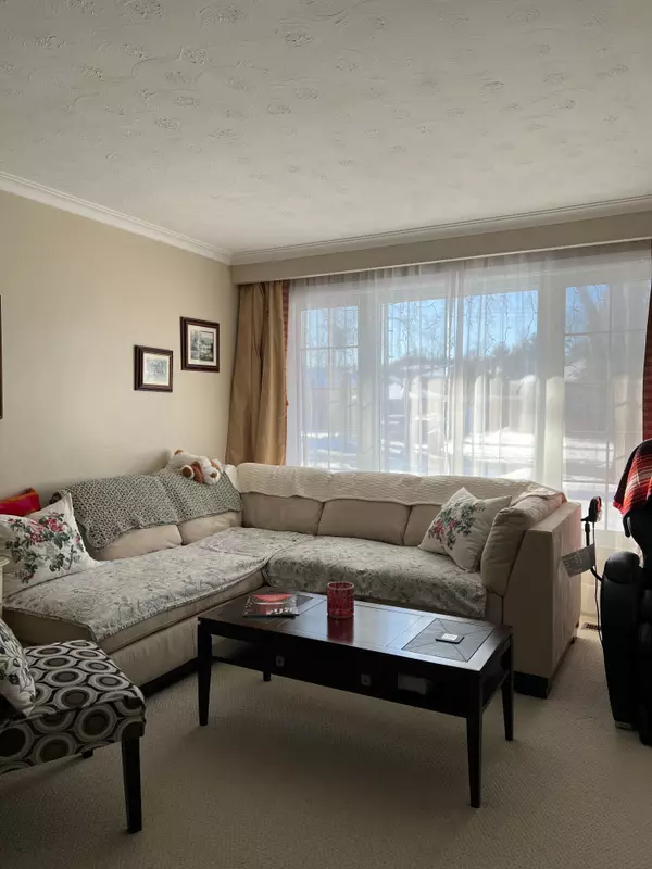 Toronto E08, ON M1K 3Y8,37 Tremelly CRES