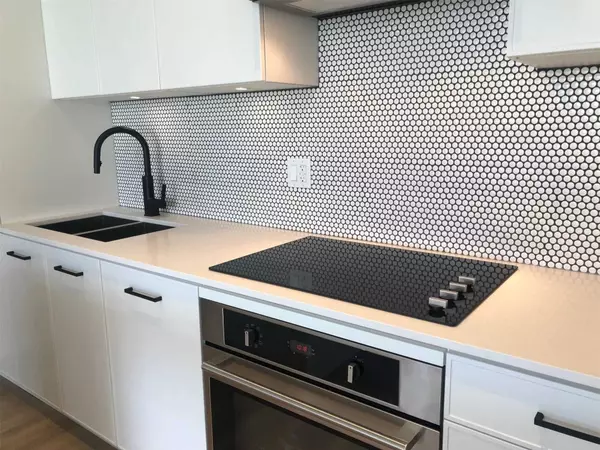 Toronto E01, ON M4M 1J4,899 Queen ST E #610