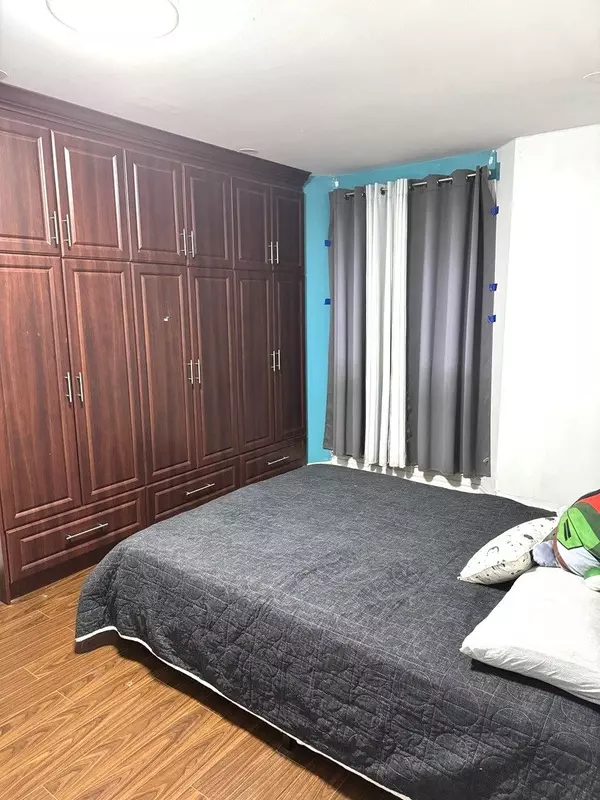 Toronto W05, ON M3N 1K3,21 London Green CT #33