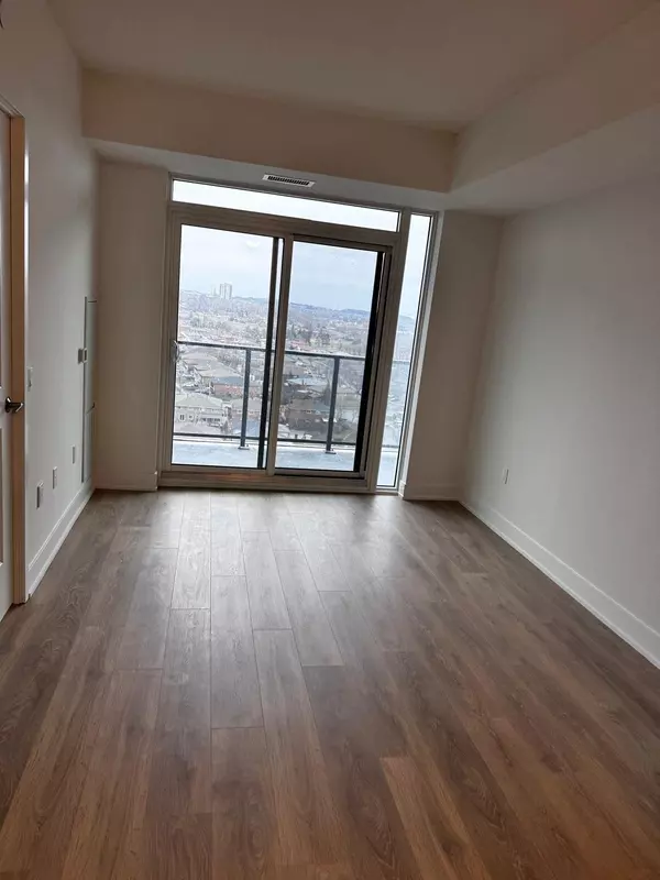 Mississauga, ON L5A 4L4,204 Burnhamthorpe RD E #1305