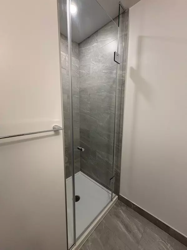 Mississauga, ON L5B 0P6,395 Square One DR #4309