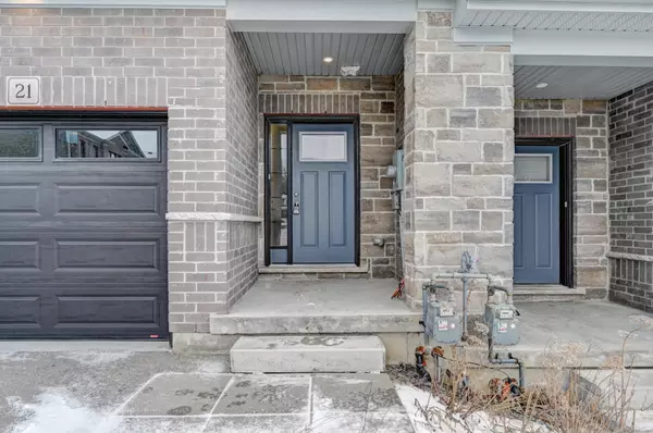 Kitchener, ON N2R 0P8,21 Woodedge CIR