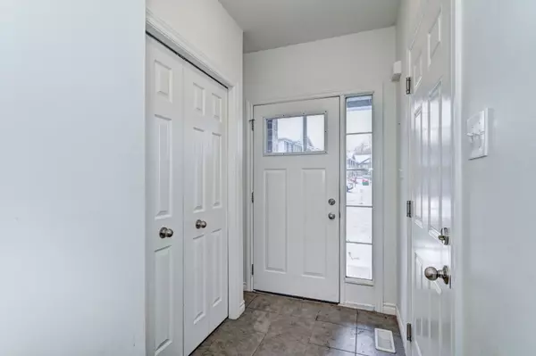 Kitchener, ON N2R 0P8,21 Woodedge CIR