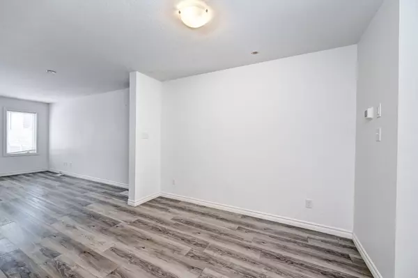 Kitchener, ON N2R 0P8,21 Woodedge CIR