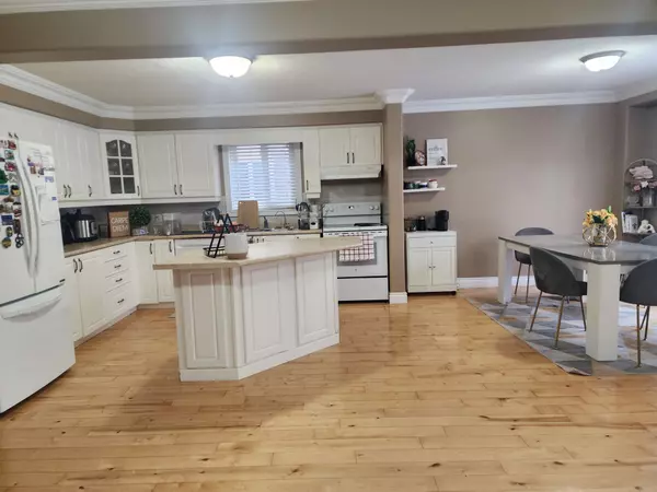 Kitchener, ON N2P 2X5,388 Thomas Slee DR