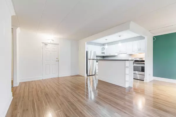 Grimsby, ON L3M 1X5,20 John ST #110