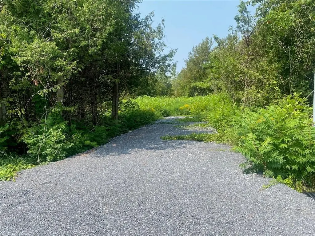 North Glengarry, ON K0C 1A0,20091 KENYON CONCESSION 1 RD