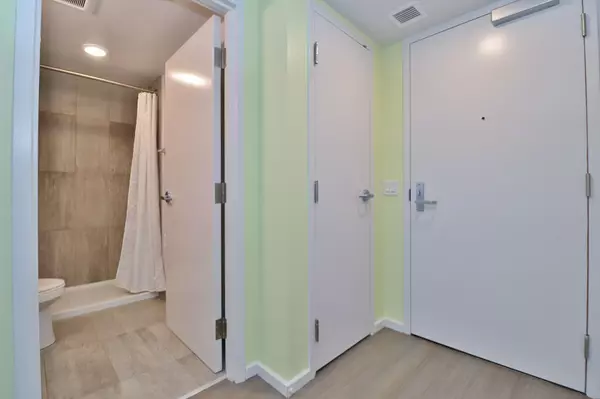 Dows Lake - Civic Hospital And Area, ON K1S 5E5,105 Champagne AVE S #1602