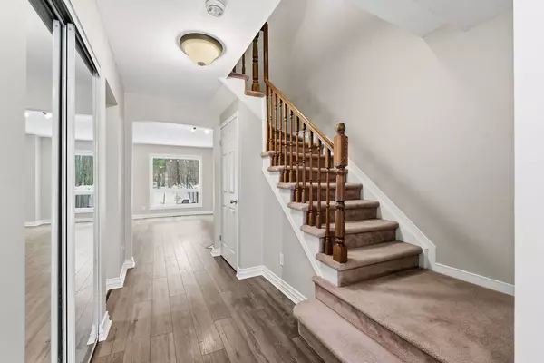 Kanata, ON K2M 2J1,34 Furlong CRES