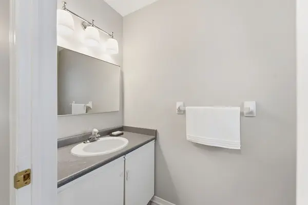 Kanata, ON K2M 2J1,34 Furlong CRES