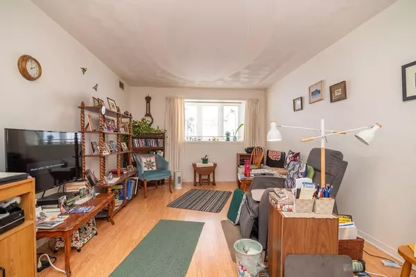 Deep River, ON K0J 1P0,1 BROCKHOUSE WAY #111