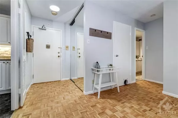 Billings Bridge - Riverside Park And Area, ON K1V 8W6,2951 RIVERSIDE DR #415