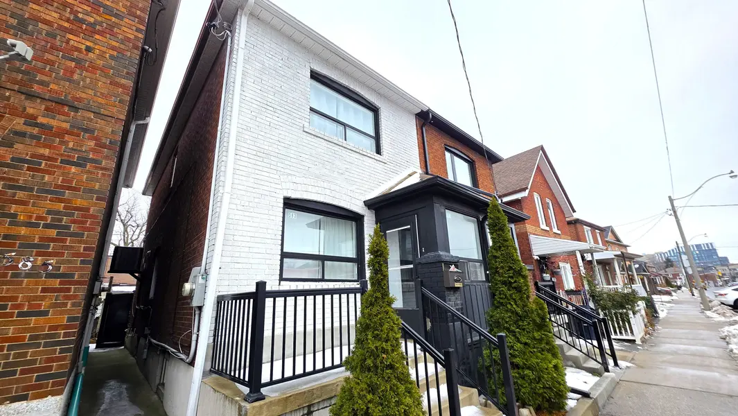 583 Old Weston RD #Main & Upper, Toronto W03, ON M6N 3B2